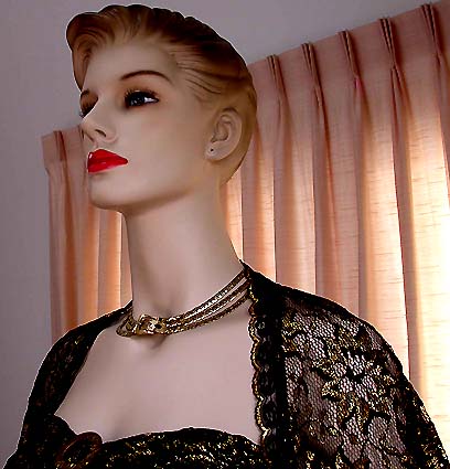 a beautiful vintage costume jewelry necklace unsigned