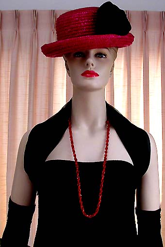 a beautiful vintage costume jewelry necklace unsigned
