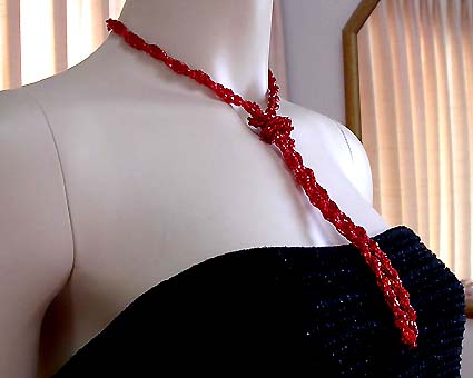 a beautiful vintage costume jewelry necklace unsigned