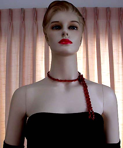 a beautiful vintage costume jewelry necklace unsigned