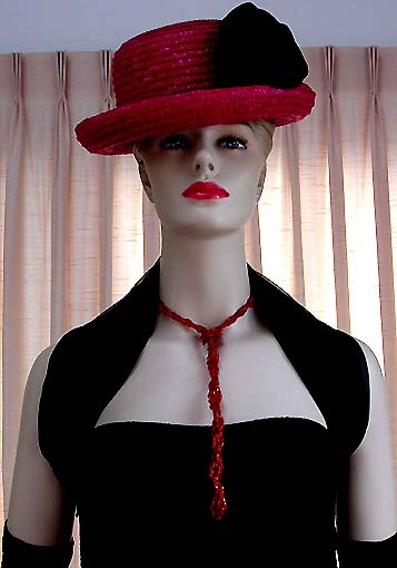 a beautiful vintage costume jewelry necklace unsigned