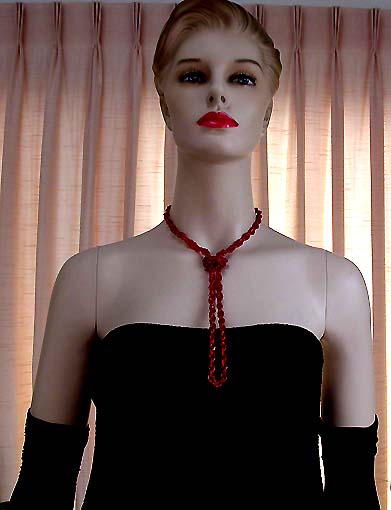 a beautiful vintage costume jewelry necklace unsigned