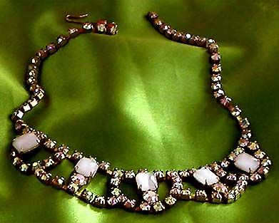 a beautiful vintage costume jewelry necklace unsigned