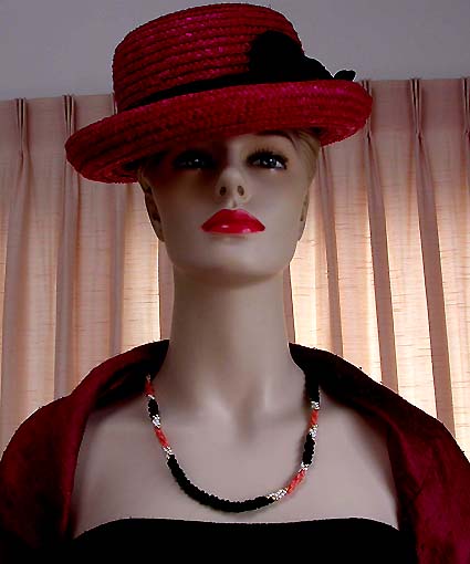 a beautiful vintage costume jewelry necklace unsigned