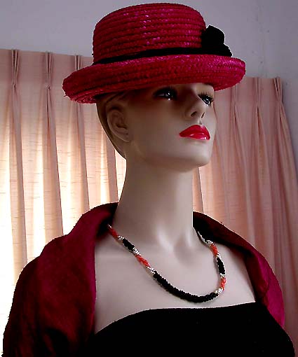 a beautiful vintage costume jewelry necklace unsigned