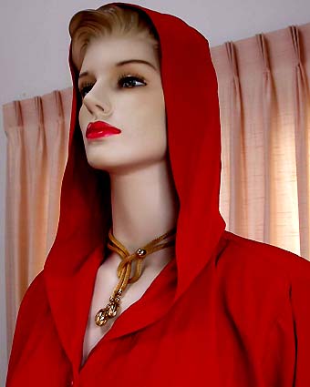 a beautiful vintage costume jewelry necklace unsigned