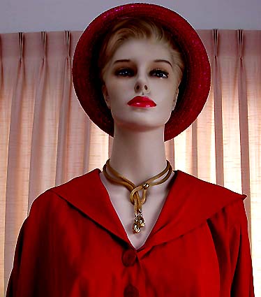 a beautiful vintage costume jewelry necklace unsigned