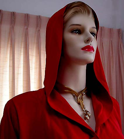 a beautiful vintage costume jewelry necklace unsigned
