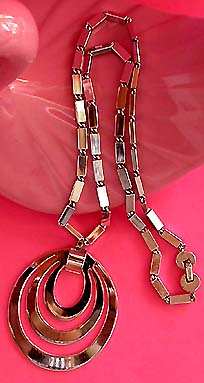 a beautiful vintage costume jewelry necklace unsigned