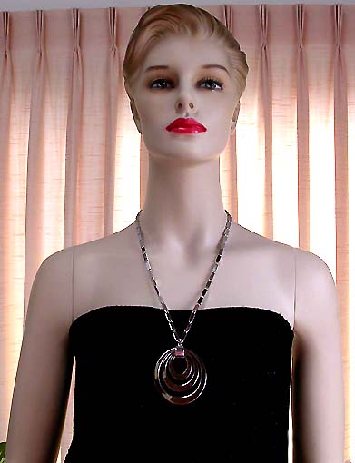 a beautiful vintage costume jewelry necklace unsigned