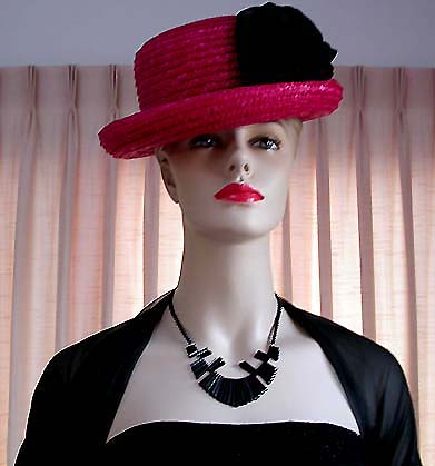 a beautiful vintage costume jewelry necklace unsigned