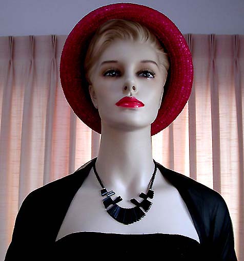a beautiful vintage costume jewelry necklace unsigned