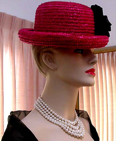 a beautiful vintage costume jewelry necklace unsigned
