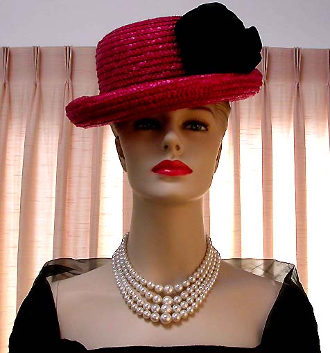 a beautiful vintage costume jewelry necklace unsigned