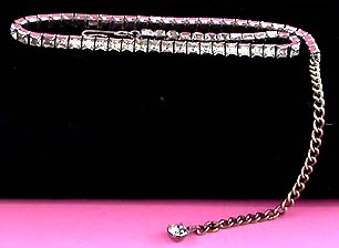 a beautiful vintage costume jewelry necklace unsigned