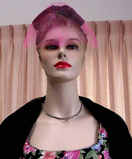 a beautiful vintage costume jewelry necklace unsigned
