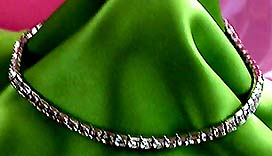 a beautiful vintage costume jewelry necklace unsigned
