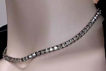 a beautiful vintage costume jewelry necklace unsigned
