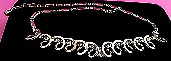 a beautiful vintage costume jewelry necklace unsigned