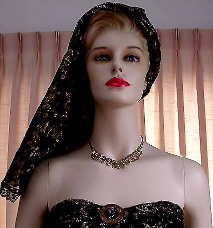 a beautiful vintage costume jewelry necklace unsigned