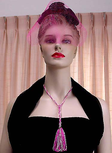 a beautiful vintage costume jewelry necklace unsigned