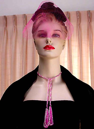 a beautiful vintage costume jewelry necklace unsigned