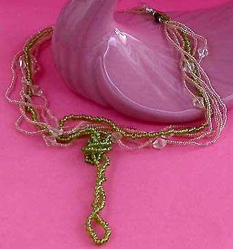 a beautiful vintage costume jewelry necklace unsigned