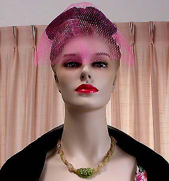 a beautiful vintage costume jewelry necklace unsigned