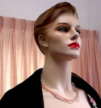 a beautiful vintage costume jewelry necklace unsigned