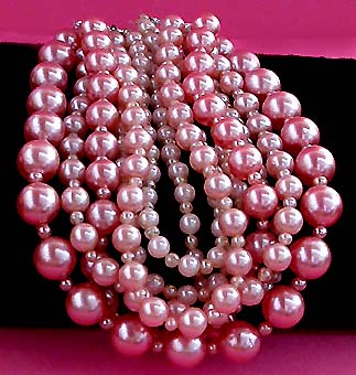 a beautiful vintage costume jewelry necklace unsigned