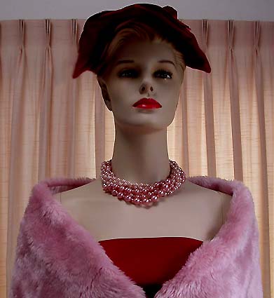 a beautiful vintage costume jewelry necklace unsigned