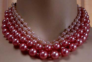 a beautiful vintage costume jewelry necklace unsigned