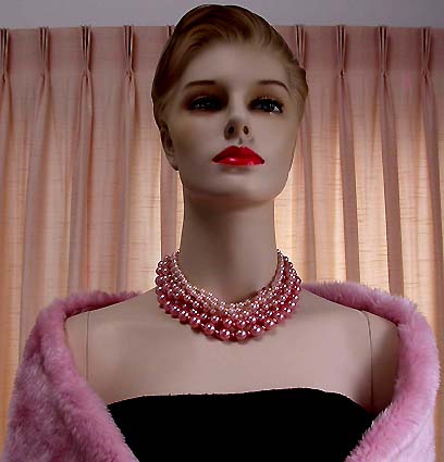 a beautiful vintage costume jewelry necklace unsigned