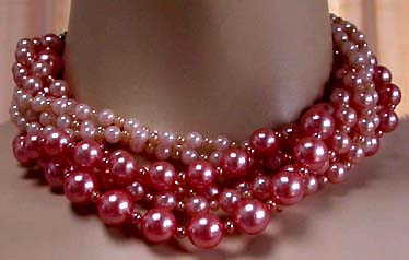 a beautiful vintage costume jewelry necklace unsigned