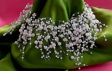 a beautiful vintage costume jewelry necklace unsigned