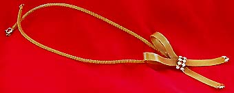a beautiful vintage costume jewelry necklace unsigned