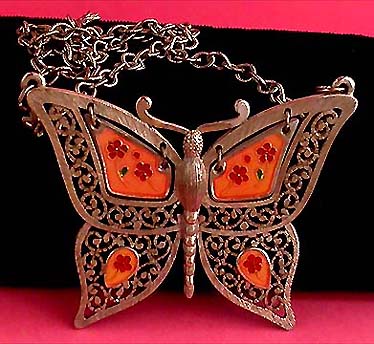 a beautiful vintage costume jewelry necklace unsigned