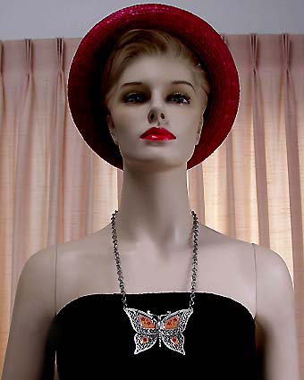 a beautiful vintage costume jewelry necklace unsigned