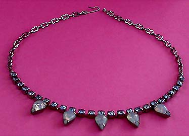 a beautiful vintage costume jewelry necklace unsigned