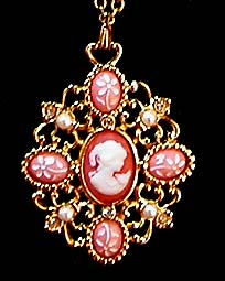 a beautiful vintage costume jewelry necklace unsigned