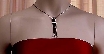 a beautiful vintage costume jewelry necklace unsigned