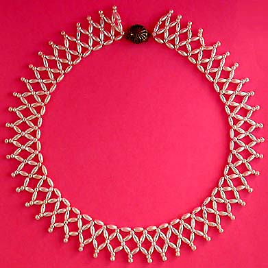 a beautiful vintage costume jewelry necklace unsigned