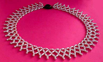 a beautiful vintage costume jewelry necklace unsigned