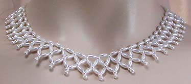 a beautiful vintage costume jewelry necklace unsigned