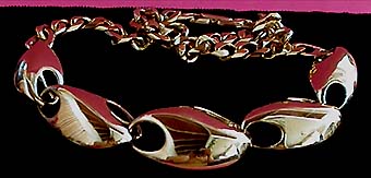 a beautiful vintage costume jewelry necklace unsigned