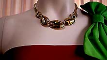 a beautiful vintage costume jewelry necklace unsigned