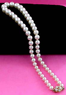 a beautiful vintage costume jewelry necklace unsigned