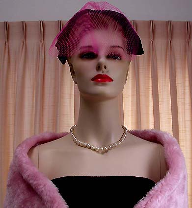 a beautiful vintage costume jewelry necklace unsigned