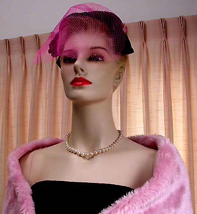 a beautiful vintage costume jewelry necklace unsigned