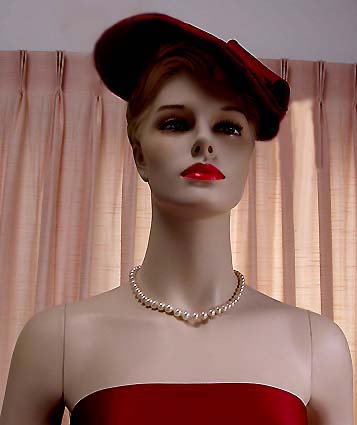 a beautiful vintage costume jewelry necklace unsigned